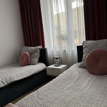 Dawna Mleczarnia Apartamenty Sosnowy نوا رودا المظهر الخارجي الصورة