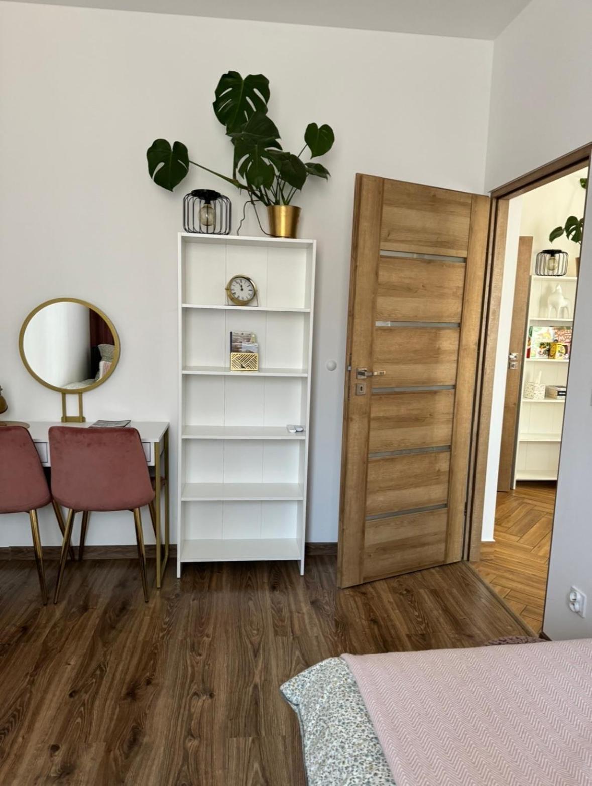 Dawna Mleczarnia Apartamenty Sosnowy نوا رودا المظهر الخارجي الصورة